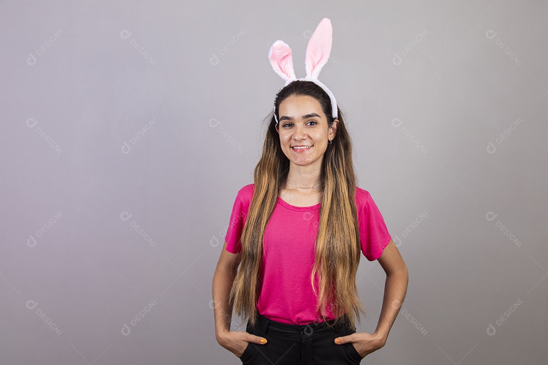 Linda menina garota usando fantasia de coelho Conceito Feliz Páscoa