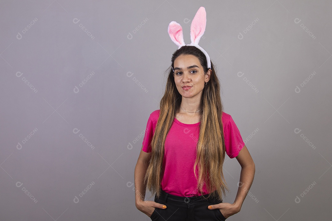 Linda menina garota usando fantasia de coelho Conceito Feliz Páscoa