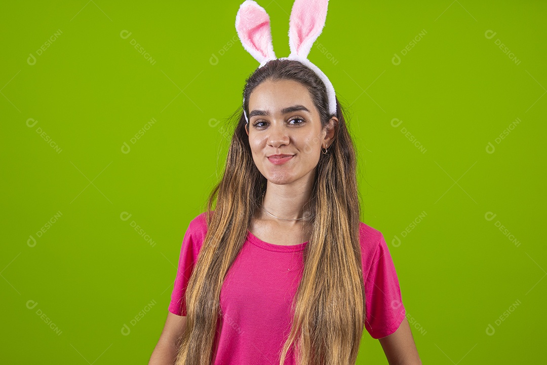 Linda menina garota usando fantasia de coelho Conceito Feliz Páscoa