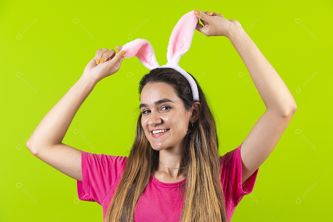 Linda menina garota usando fantasia de coelho Conceito Feliz Páscoa