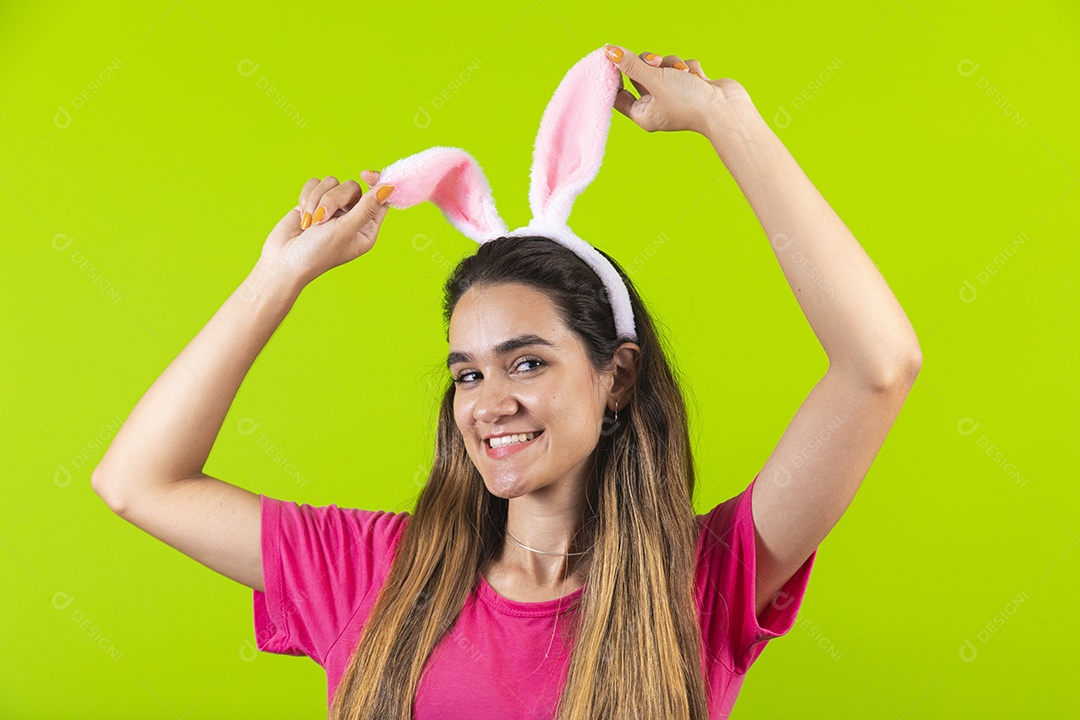 Linda menina garota usando fantasia de coelho Conceito Feliz Páscoa