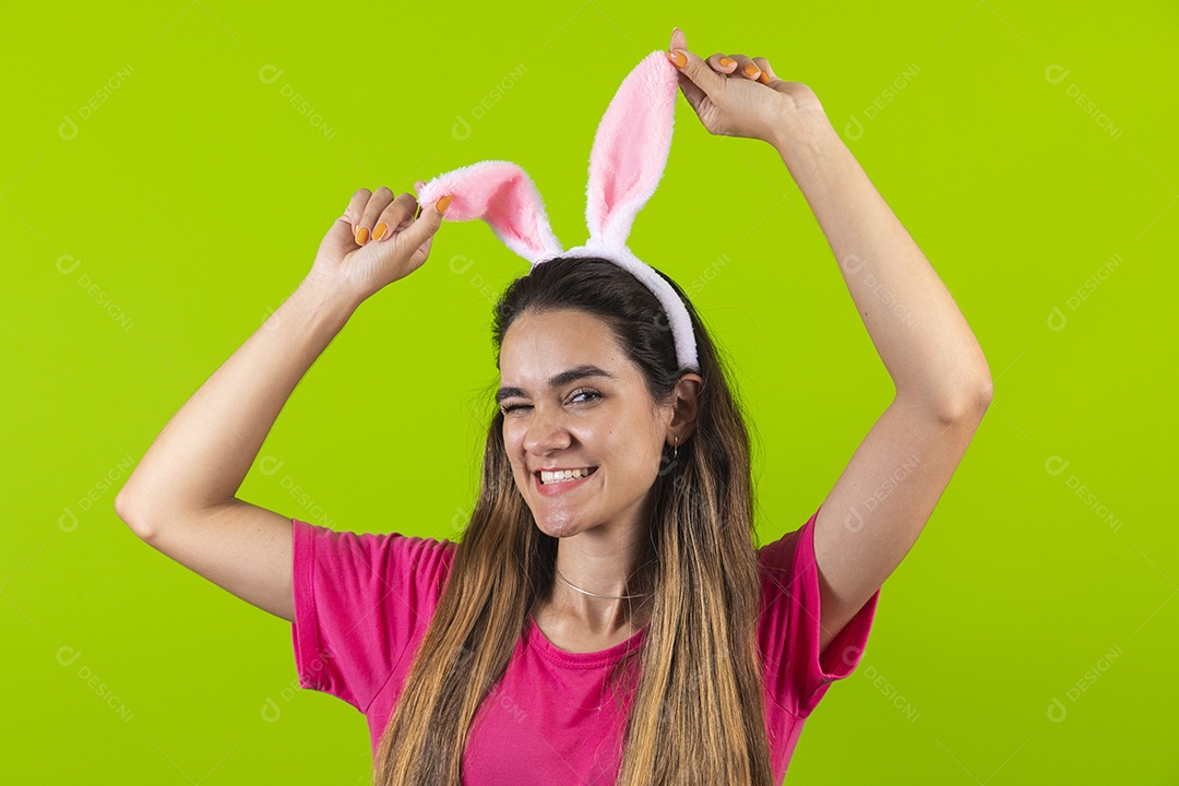 Linda menina garota usando fantasia de coelho Conceito Feliz Páscoa