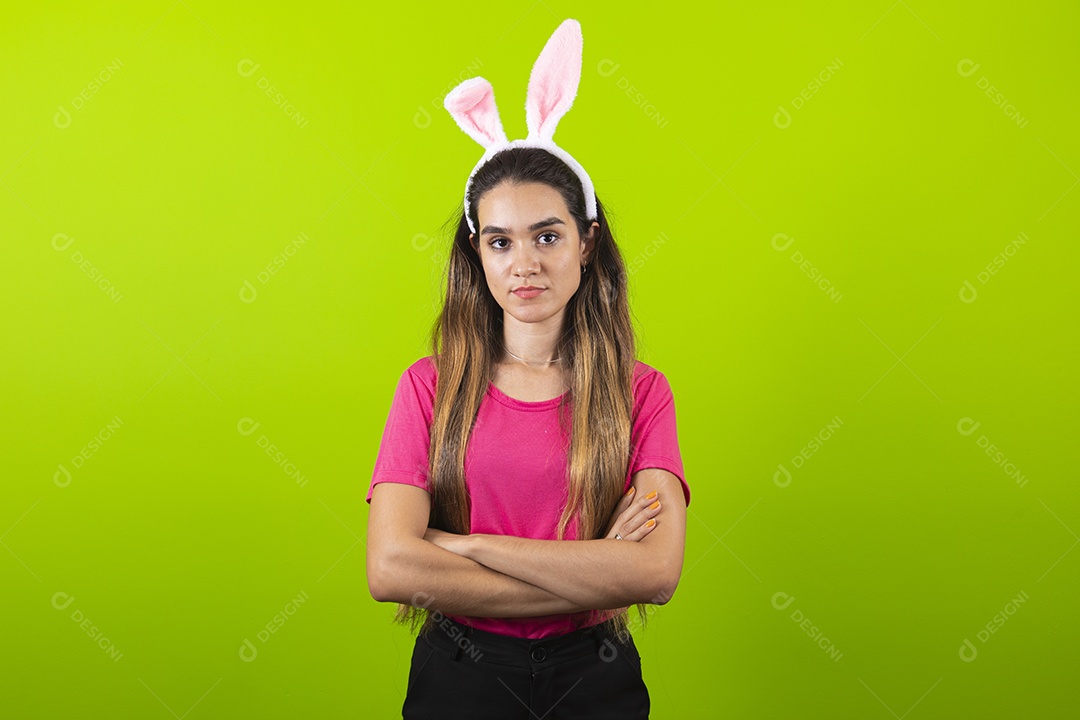 Linda menina garota usando fantasia de coelho Conceito Feliz Páscoa