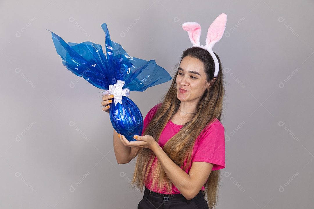 Linda menina garota usando fantasia de coelho Conceito Feliz Páscoa