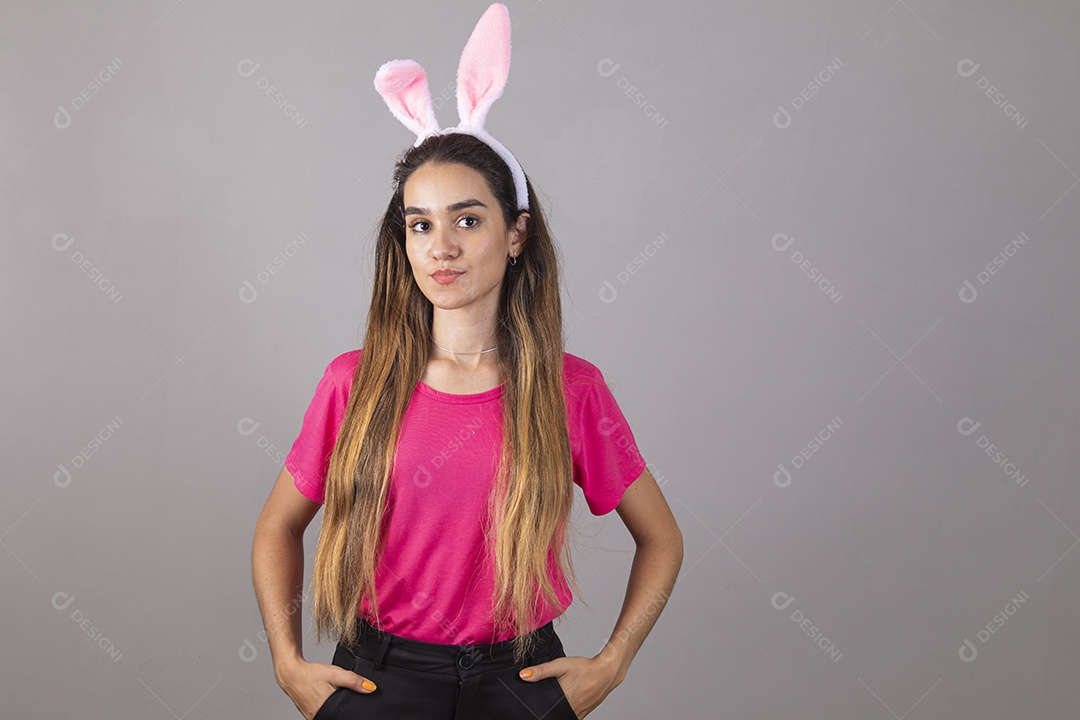 Linda menina garota usando fantasia de coelho Conceito Feliz Páscoa