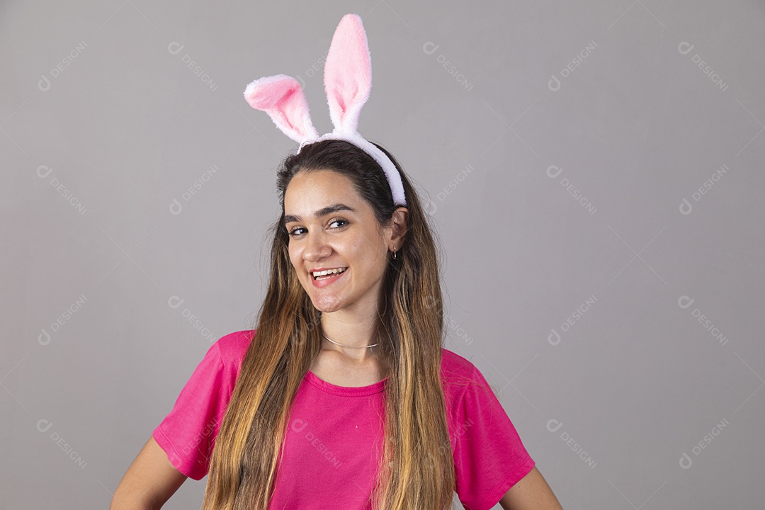 Linda menina garota usando fantasia de coelho Conceito Feliz Páscoa