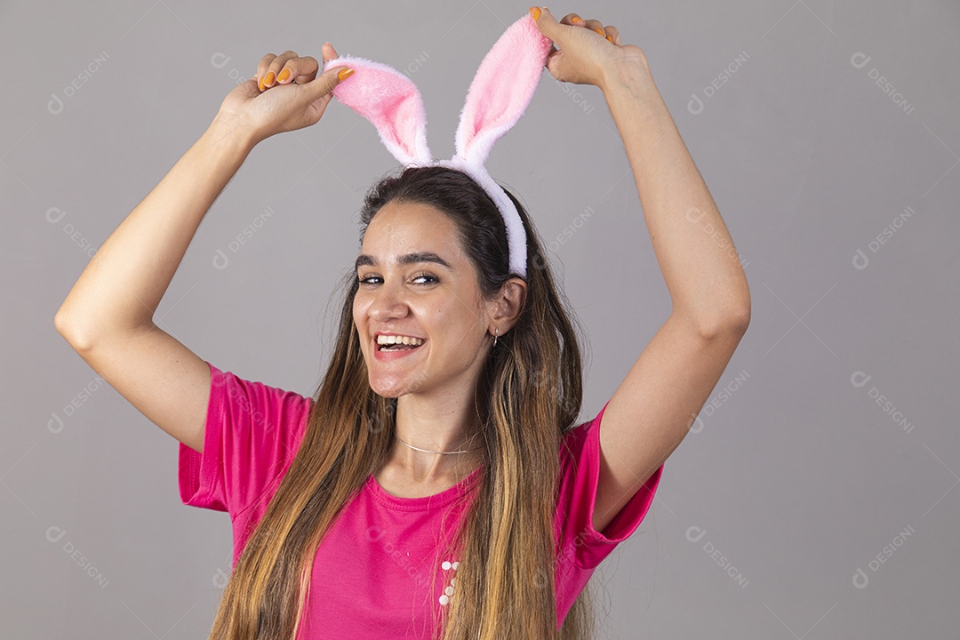 Linda menina garota usando fantasia de coelho Conceito Feliz Páscoa