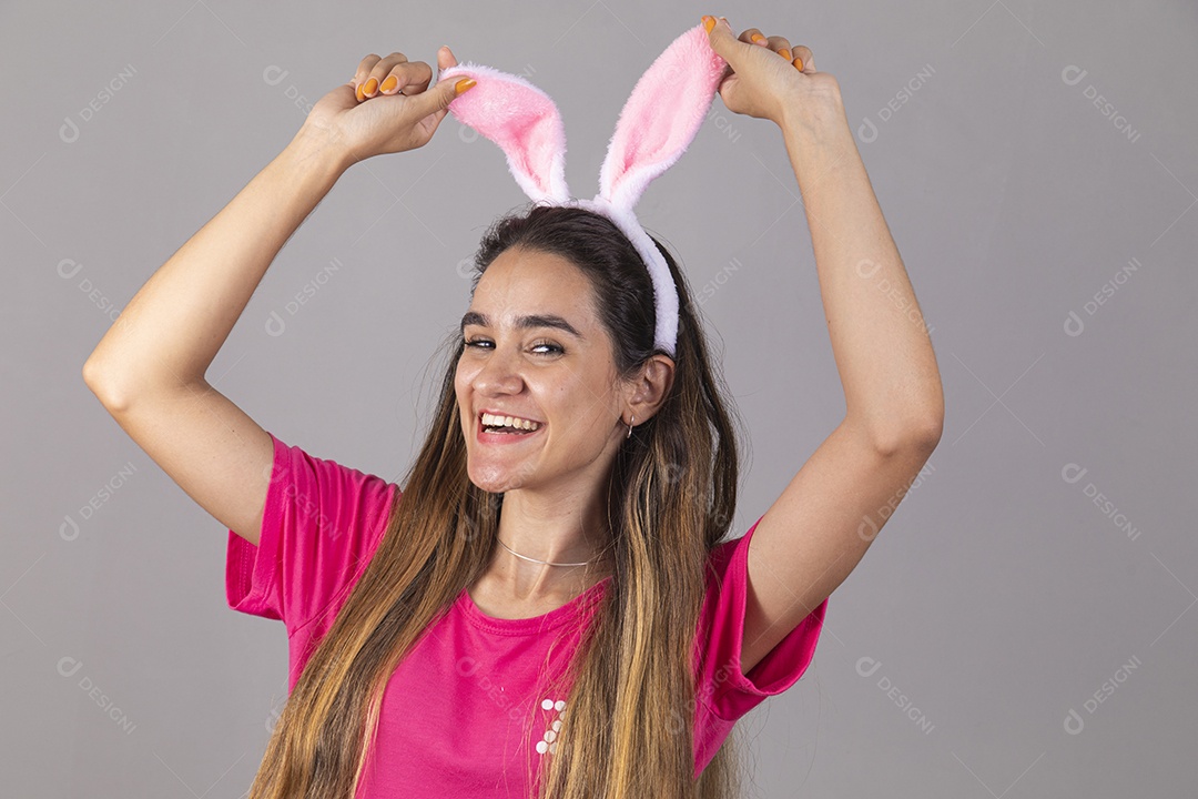 Linda menina garota usando fantasia de coelho Conceito Feliz Páscoa