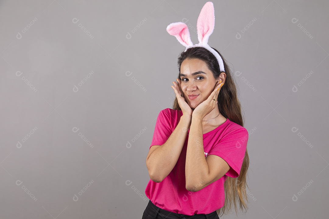 Linda menina garota usando fantasia de coelho Conceito Feliz Páscoa