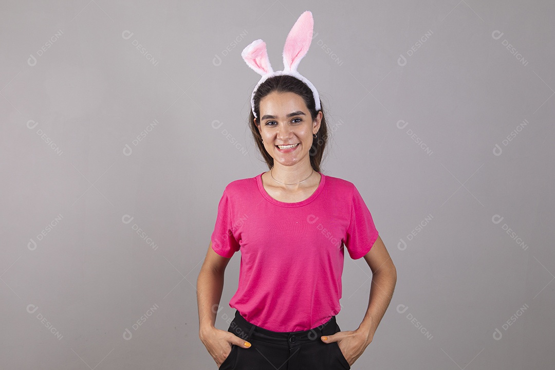 Linda menina garota usando fantasia de coelho Conceito Feliz Páscoa