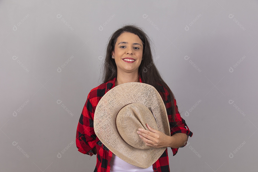 Linda mulher jovem agropecuarista sobre fundo isolado