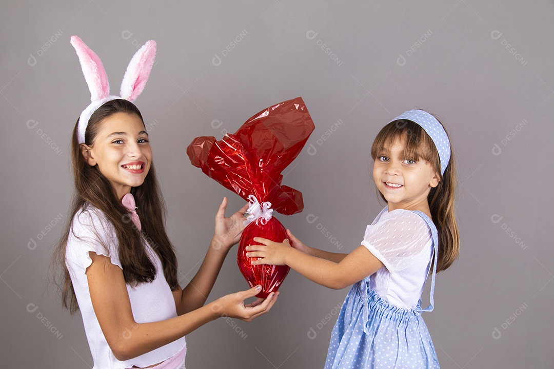 Lindas meninas garotas usando fantasia de coelho Conceito Feliz Páscoa
