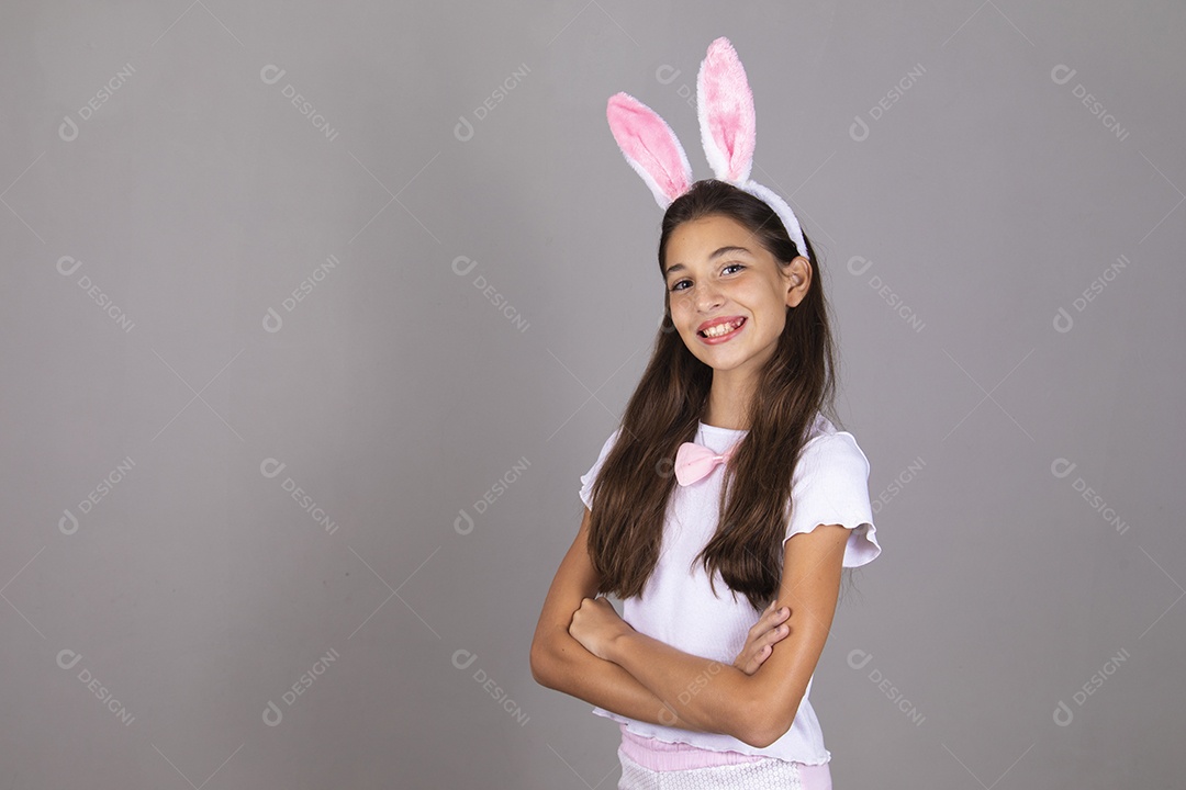 Linda menina garota usando fantasia de coelho Conceito Feliz Páscoa