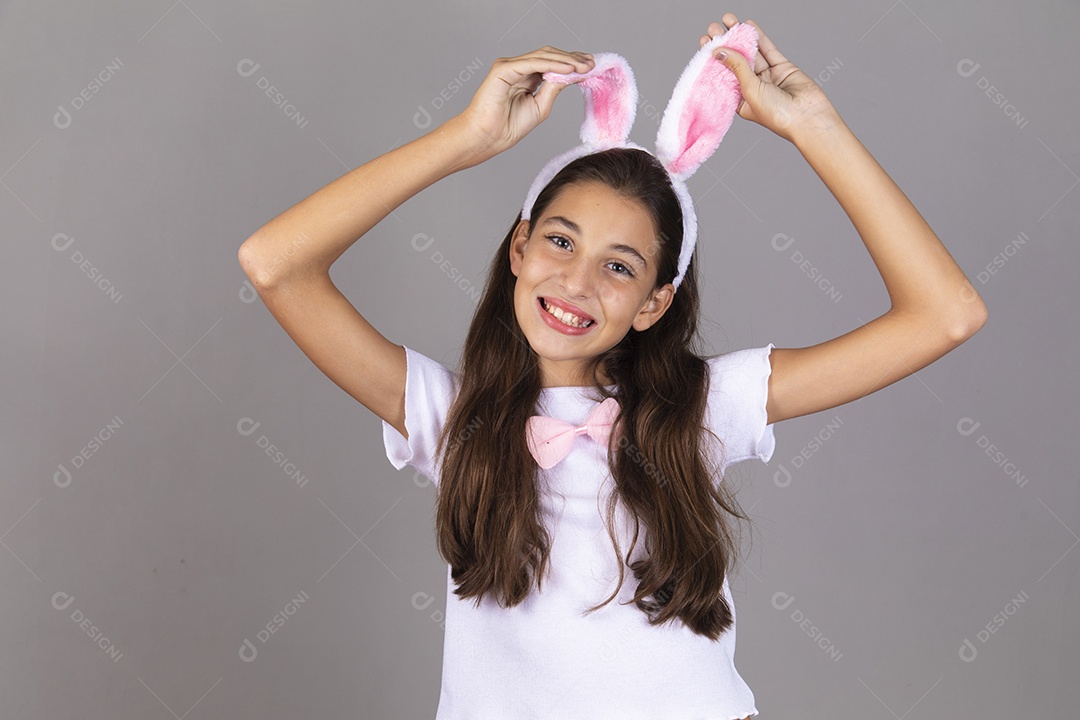 Linda menina garota usando fantasia de coelho Conceito Feliz Páscoa