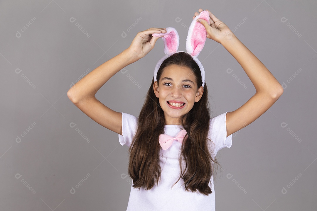 Linda menina garota usando fantasia de coelho Conceito Feliz Páscoa