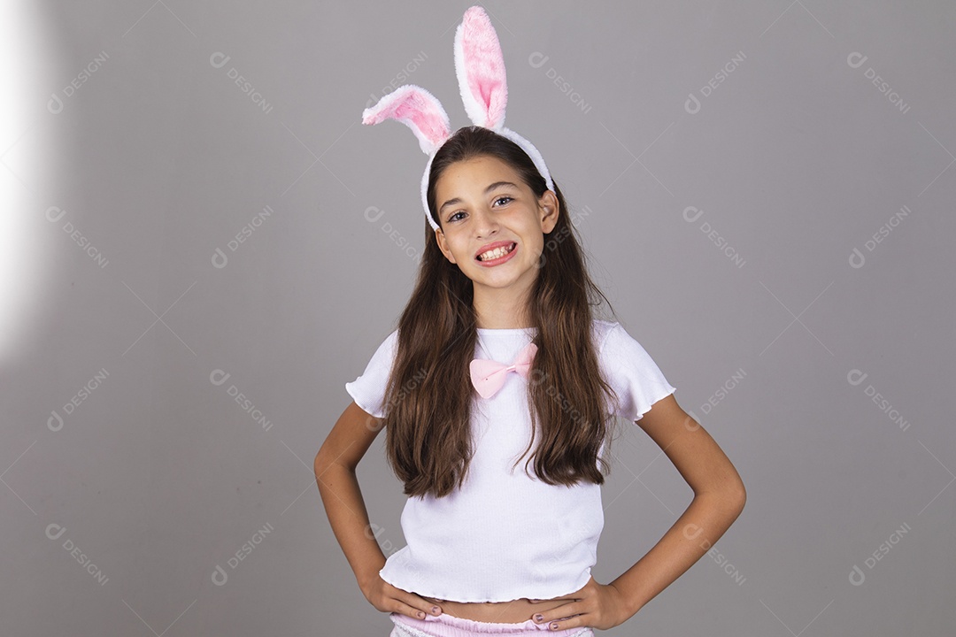 Linda menina garota usando fantasia de coelho Conceito Feliz Páscoa