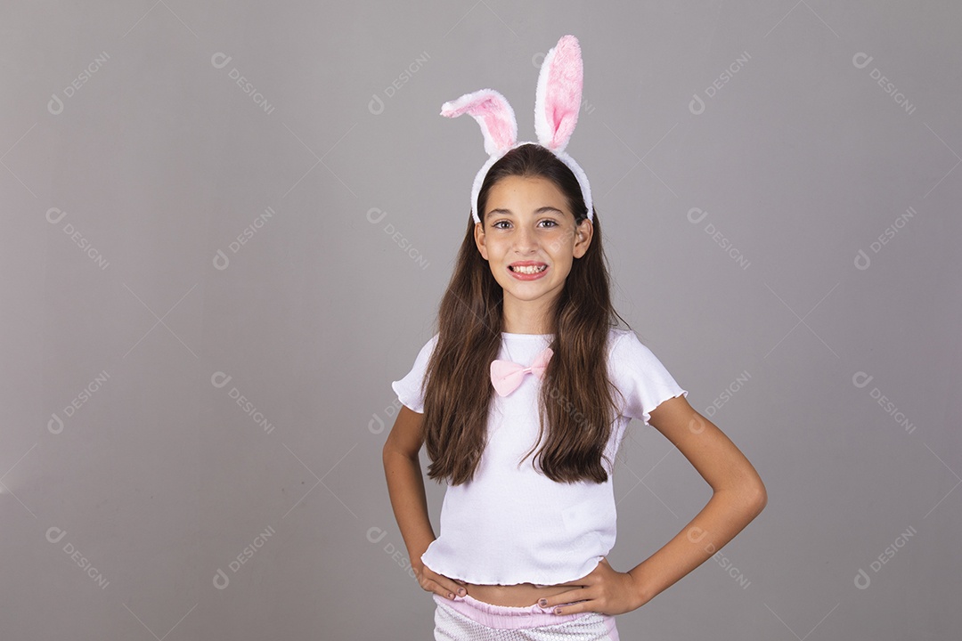 Linda menina garota usando fantasia de coelho Conceito Feliz Páscoa