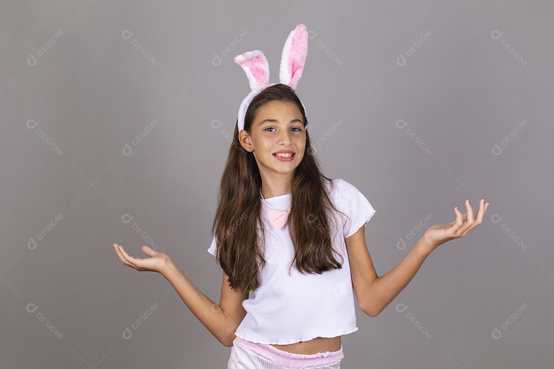 Linda menina garota usando fantasia de coelho Conceito Feliz Páscoa