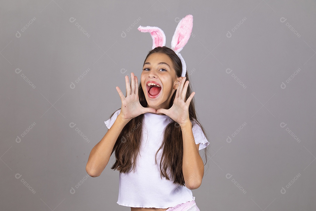 Linda menina garota usando fantasia de coelho Conceito Feliz Páscoa