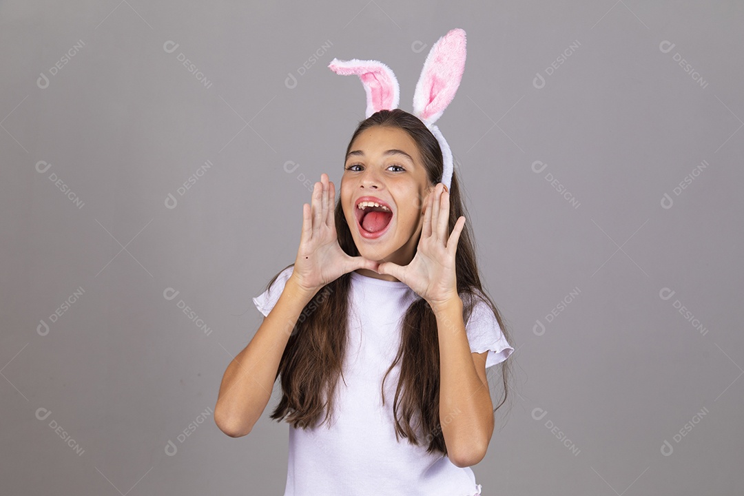 Linda menina garota usando fantasia de coelho Conceito Feliz Páscoa