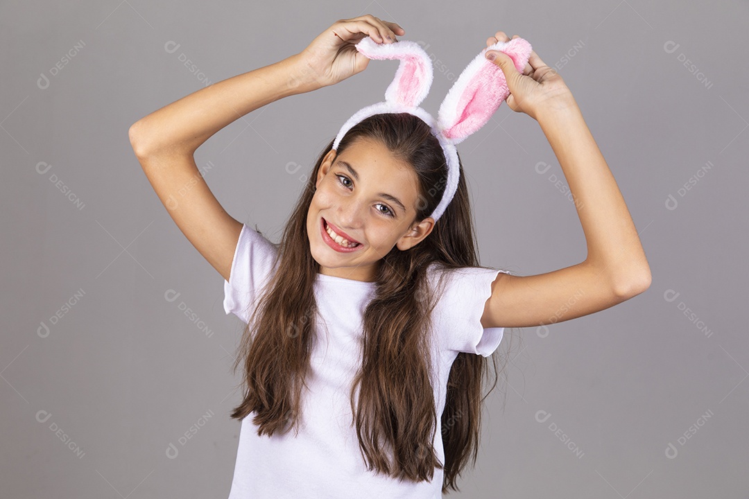 Linda menina garota usando fantasia de coelho Conceito Feliz Páscoa