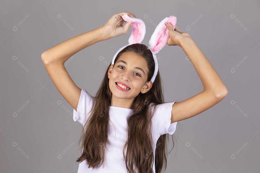 Linda menina garota usando fantasia de coelho Conceito Feliz Páscoa