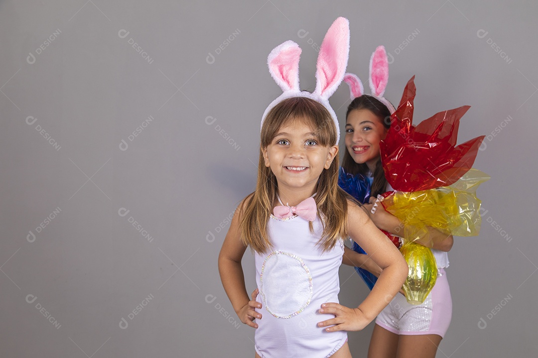 Lindas meninas garotas usando fantasia de coelho Conceito Feliz Páscoa