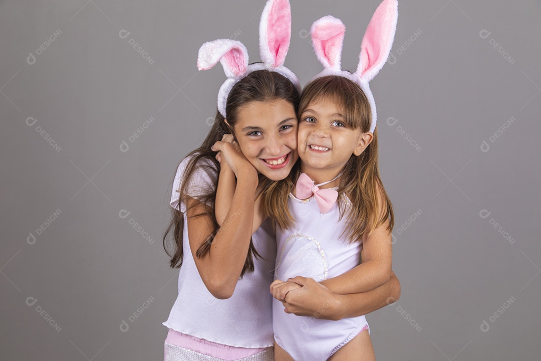Lindas meninas garotas usando fantasia de coelho Conceito Feliz Páscoa