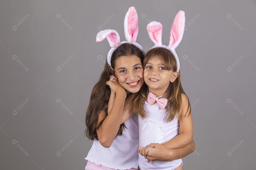 Lindas meninas garotas usando fantasia de coelho Conceito Feliz Páscoa