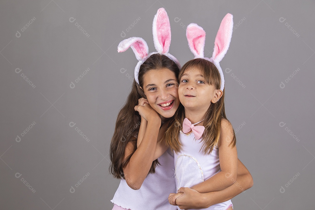 Lindas meninas garotas usando fantasia de coelho Conceito Feliz Páscoa