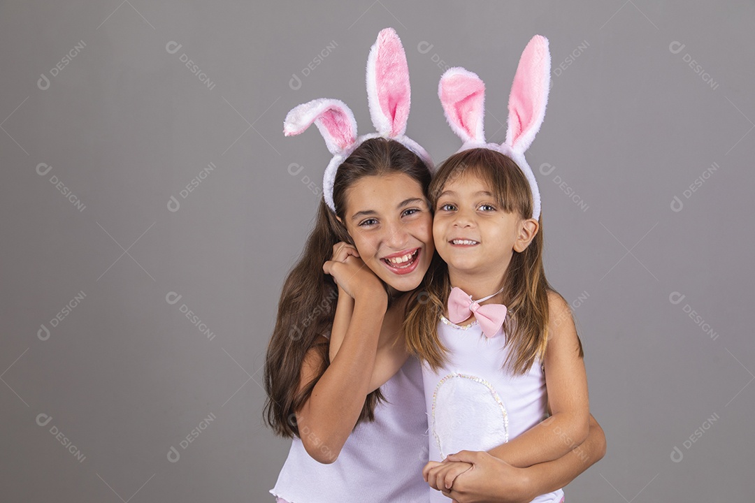 Lindas meninas garotas usando fantasia de coelho Conceito Feliz Páscoa