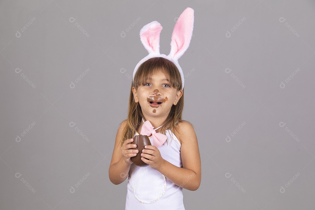 Linda menina garota usando fantasia de coelho Conceito Feliz Páscoa