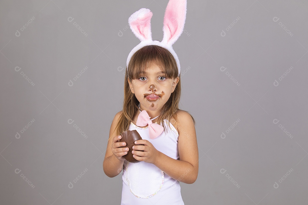 Linda menina garota usando fantasia de coelho Conceito Feliz Páscoa