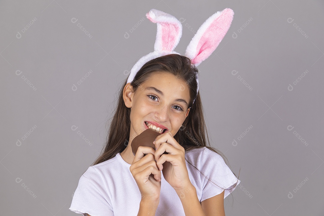 Linda menina garota usando fantasia de coelho Conceito Feliz Páscoa