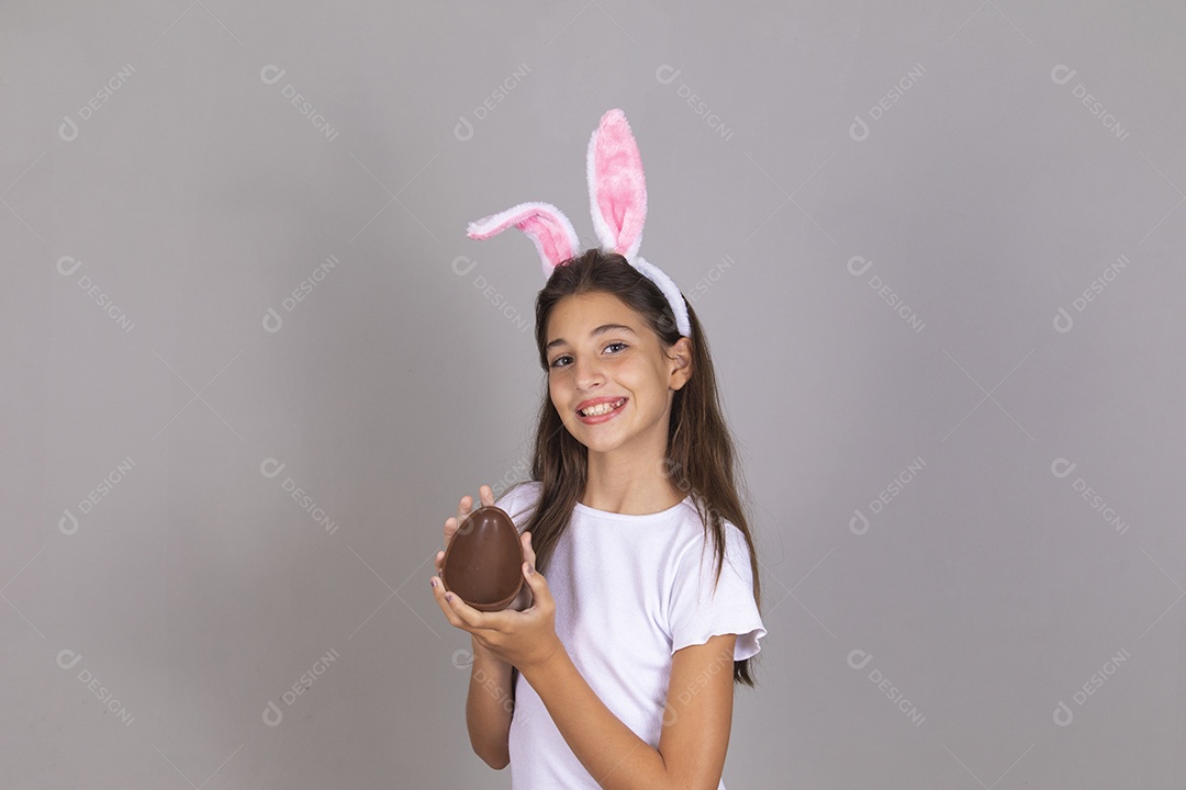 Linda menina garota usando fantasia de coelho Conceito Feliz Páscoa