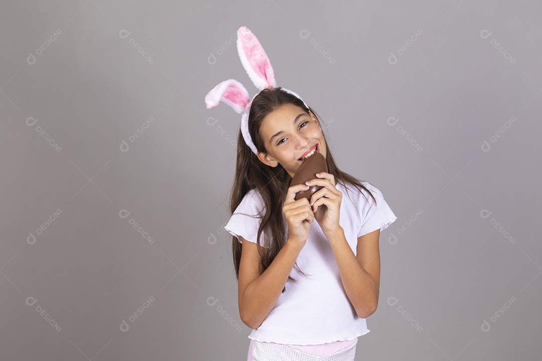 Linda menina garota usando fantasia de coelho Conceito Feliz Páscoa