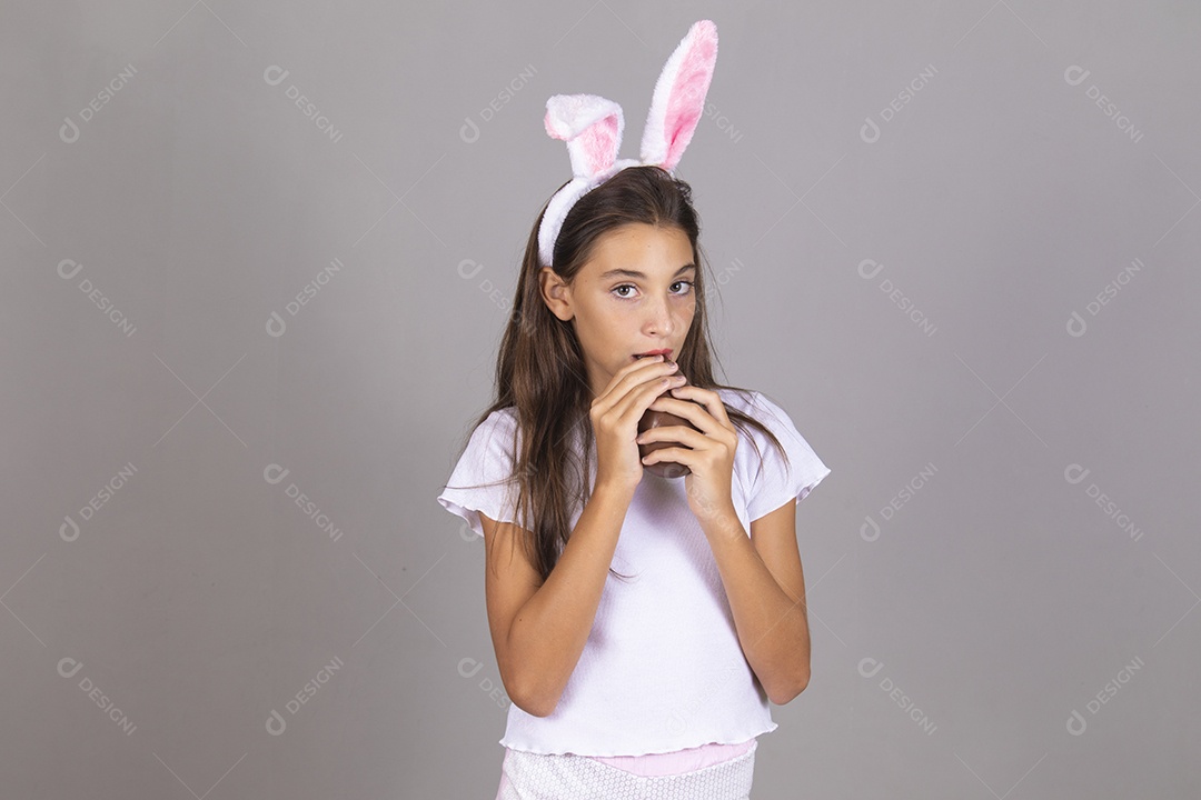 Linda Mulher garota usando fantasia de coelho Conceito Feliz Páscoa