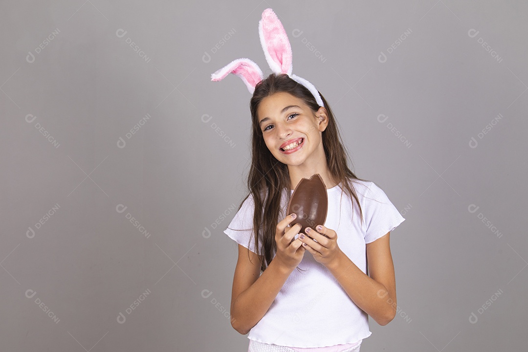 Linda menina garota usando fantasia de coelho Conceito Feliz Páscoa