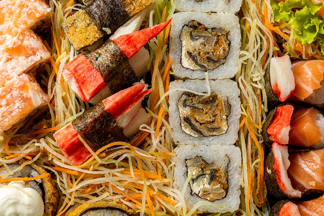 Combinação de sushi. comida japonesa com muitos itens