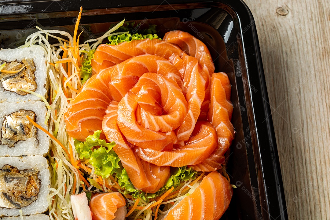 Combinação de sushi. comida japonesa com muitos itens