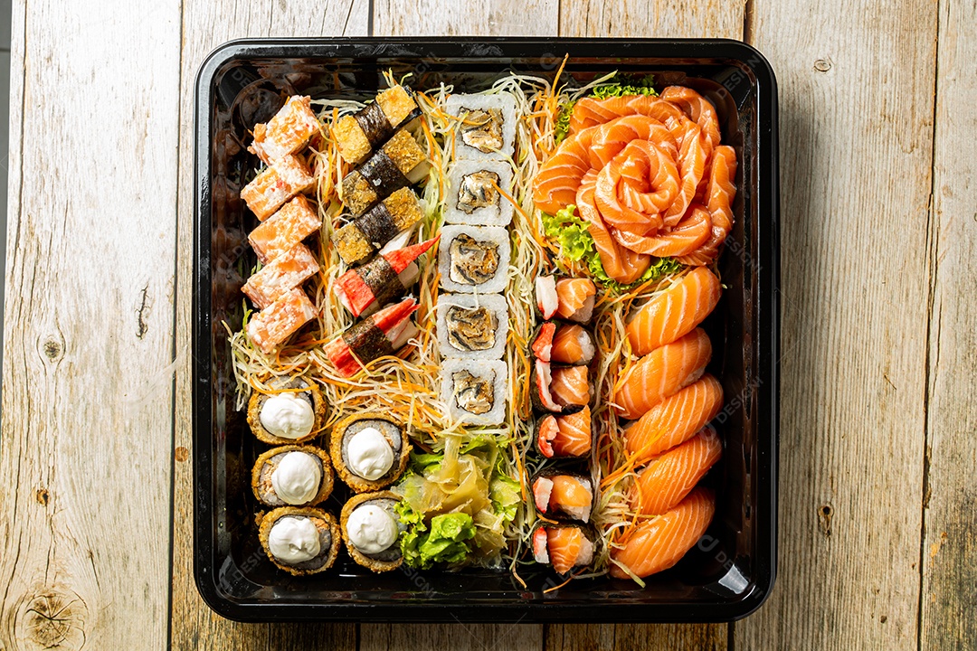 Combinação de sushi. comida japonesa com muitos itens
