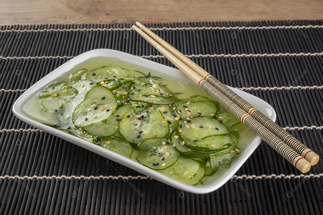 Sunomomo de pepino agridoce japonês.