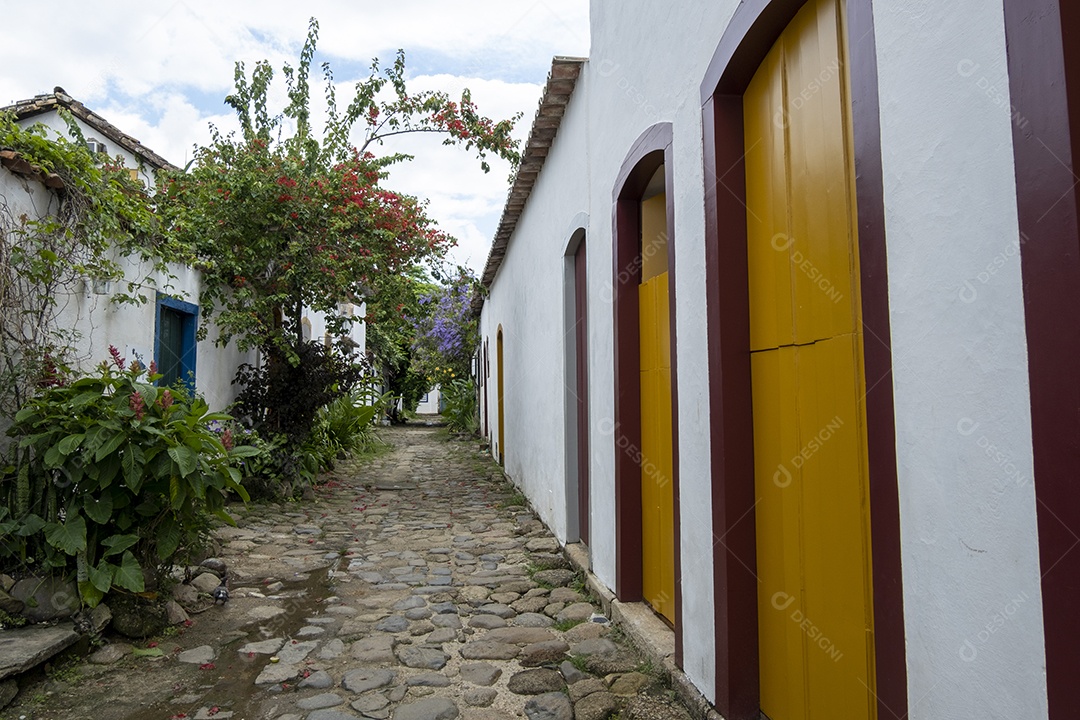 Ruas e casas do centro histórico de Paraty, Rio de Janeiro, Brasil. Paraty é cidade colonial tombada pela Unesco.