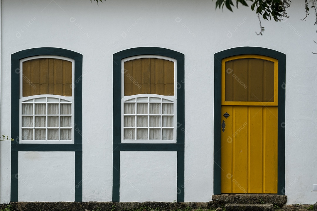 Ruas e casas do centro histórico de Paraty, Rio de Janeiro, Brasil. Paraty é cidade colonial tombada pela Unesco.