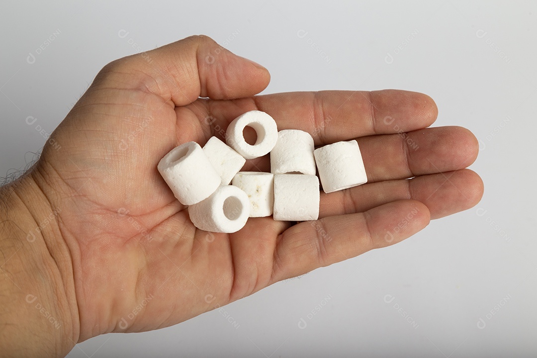 Mídia cerâmica para aquário marinho.