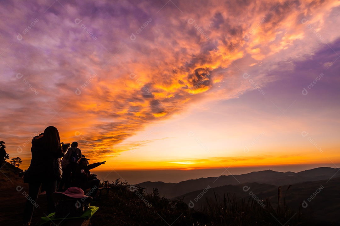 Paisagem do céu durante o nascer do sol crepuscular