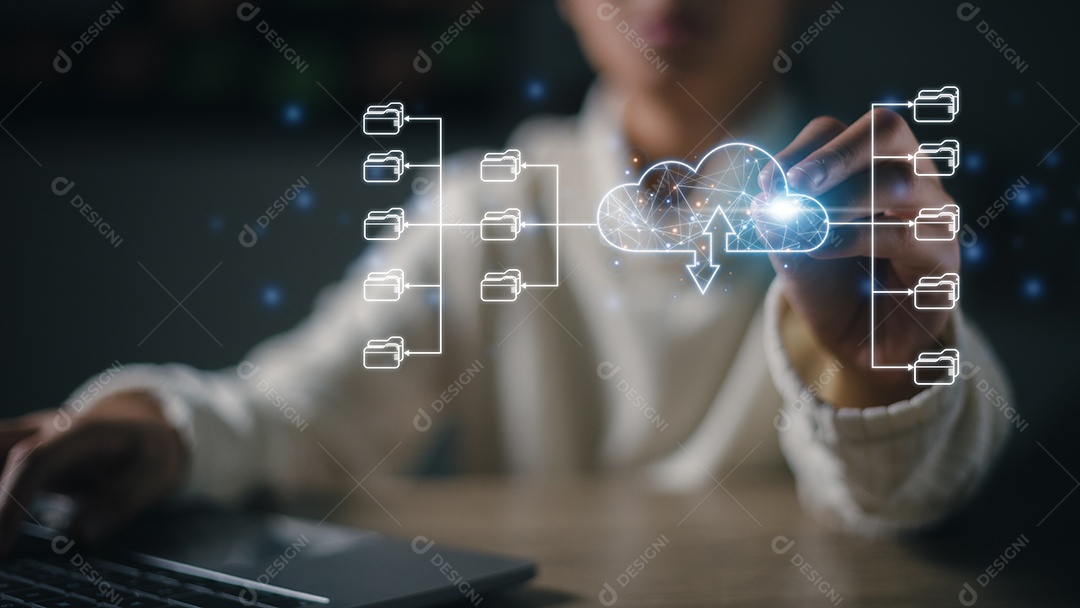 Mulheres tocando diagramas de computação em nuvem. Tecnologia de nuvem. Armazenamento de dados. Conceito de serviço de rede e internet.