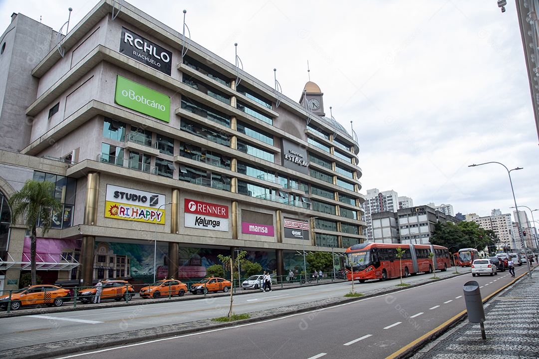 Carros veículos em frente estabelecimentos