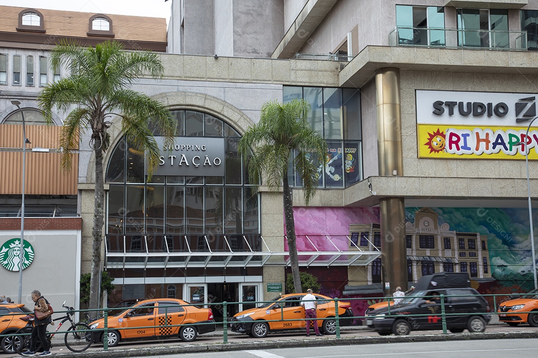 Carros veículos em frente estabelecimentos