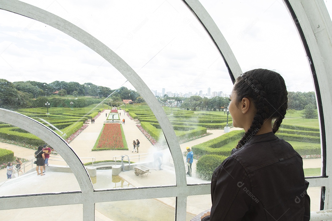 Mulher jovem garota feliz e sorridente